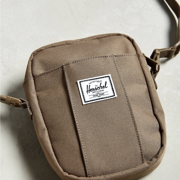 Herschel Supply Company Gray Cruz Mini Messenger Crossbody Bag NWOT - Picture 4 of 12